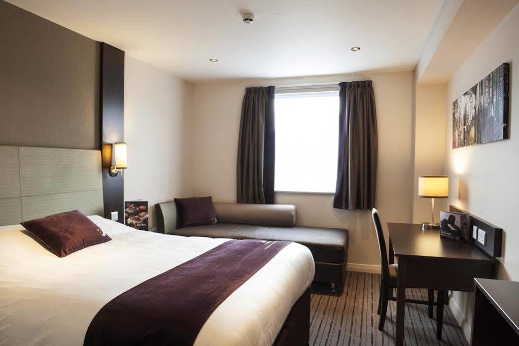 Premier Inn Hayle Bagian luar foto