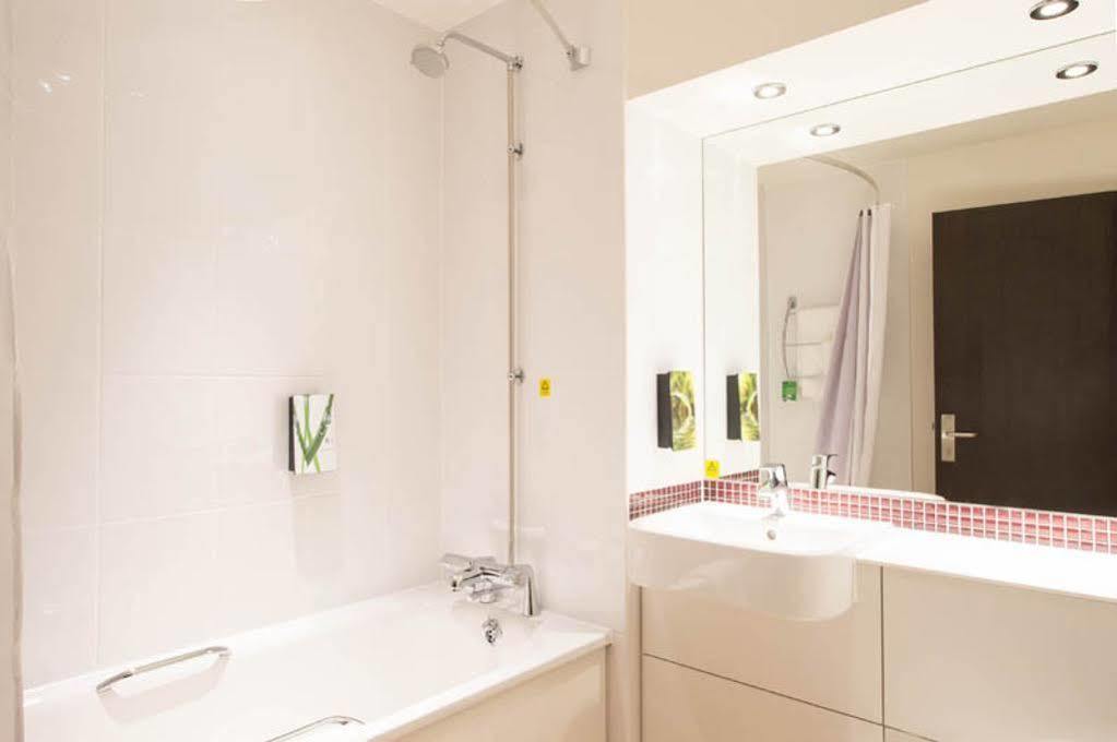 Premier Inn Hayle Bagian luar foto
